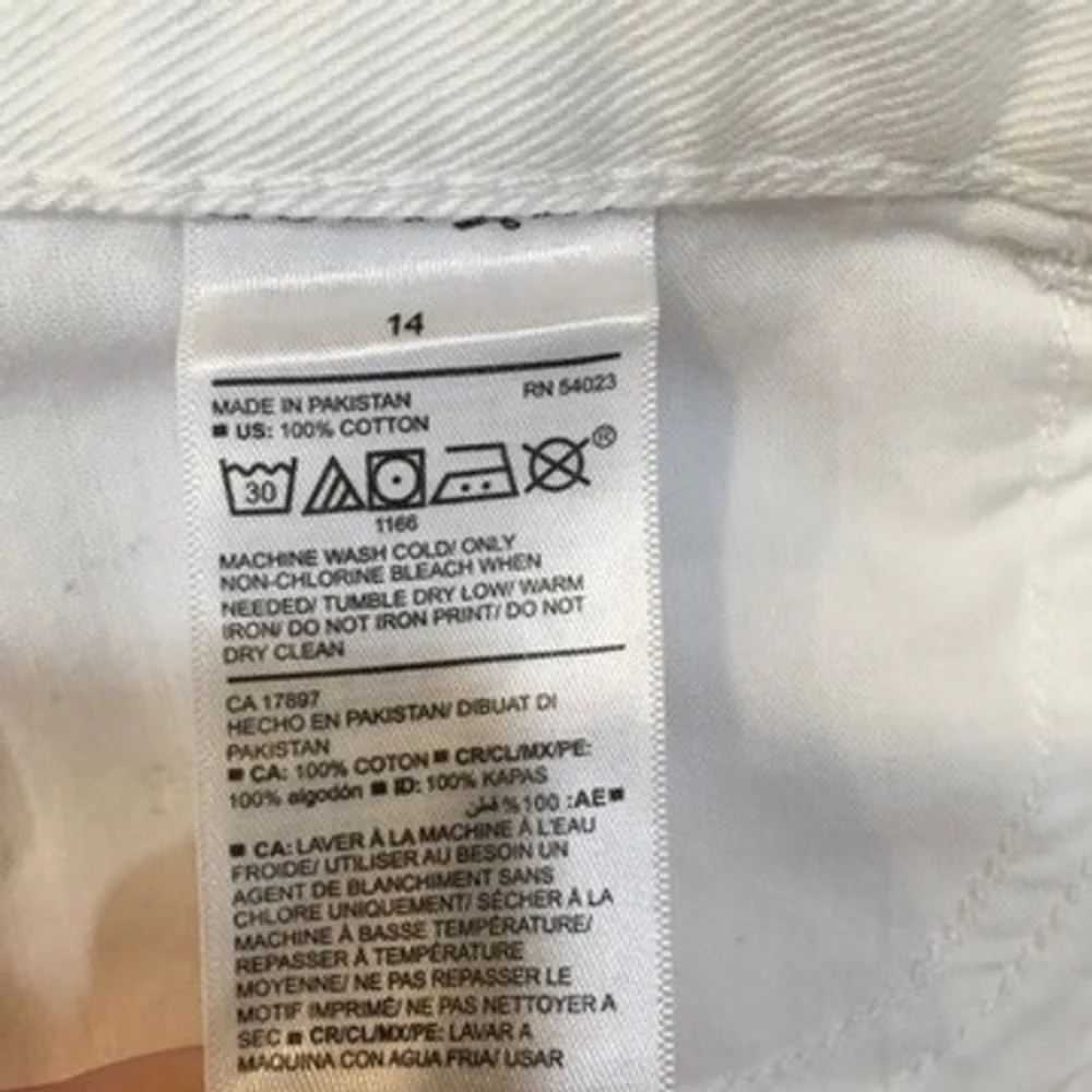 Old Navy Raw Hem Cuffed Denim Shorts Girls 14 White Casual Coastal Vacation NEW